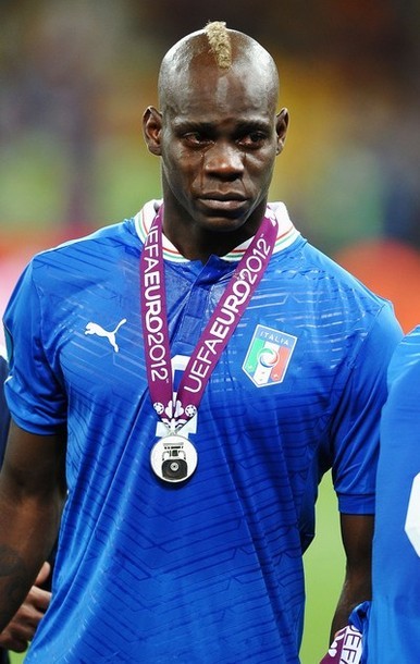 Balotelli đã bật khóc sau thất bại của Italia.